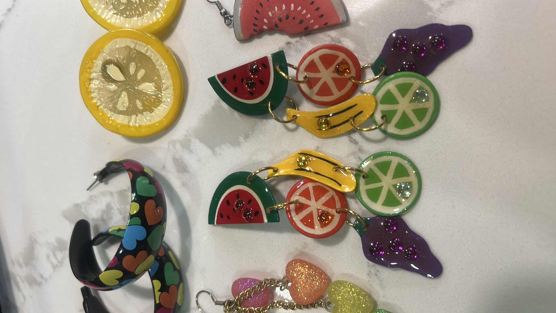 Photo 1 of 5 PIECES OF WOMENS JEWELRY- 1 CLIP ON EARRINGS & 4 PIERCED