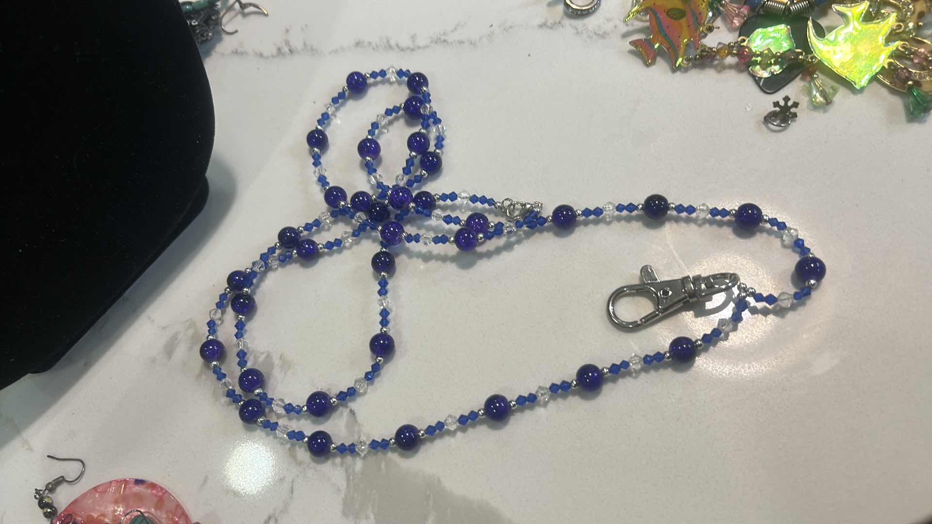 Photo 1 of 4 PIECES OF WOMENS JEWELRY - 2 BEADED LANYARD AND 3 PIERCED EARRINGS