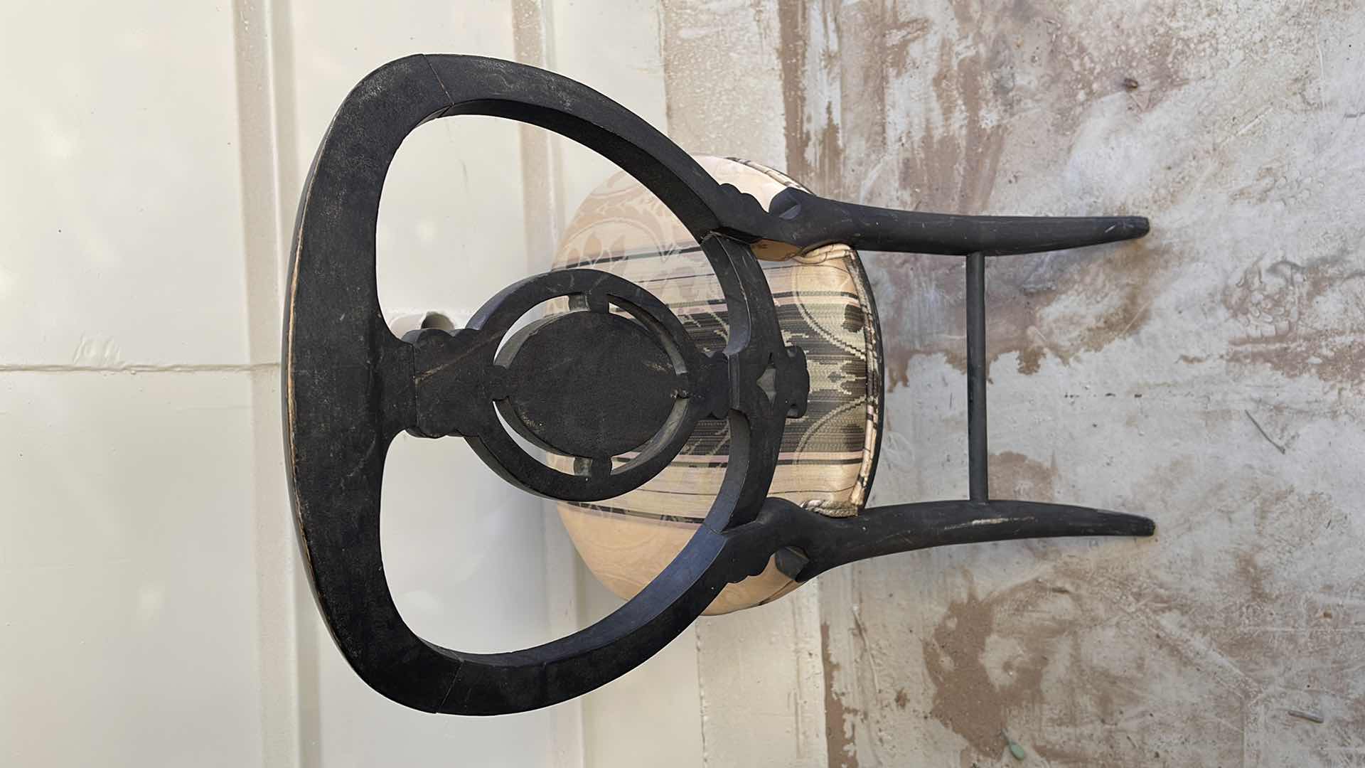 Photo 1 of ANTIQUE VICTORIAN CHAIR - MORE OF THIS COLLECTION IN AUCTION