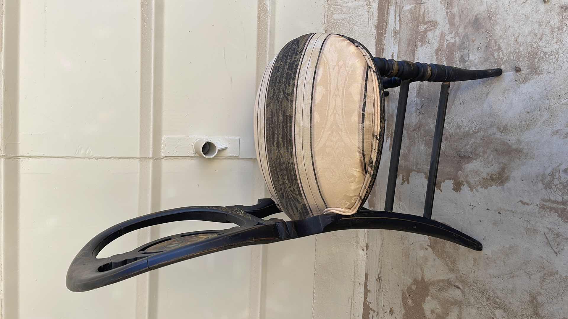 Photo 1 of ANTIQUE VICTORIAN CHAIR - MORE OF THIS COLLECTION IN AUCTION