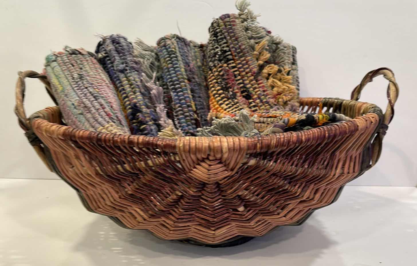 Photo 1 of BASKET W/ PLACEMATS