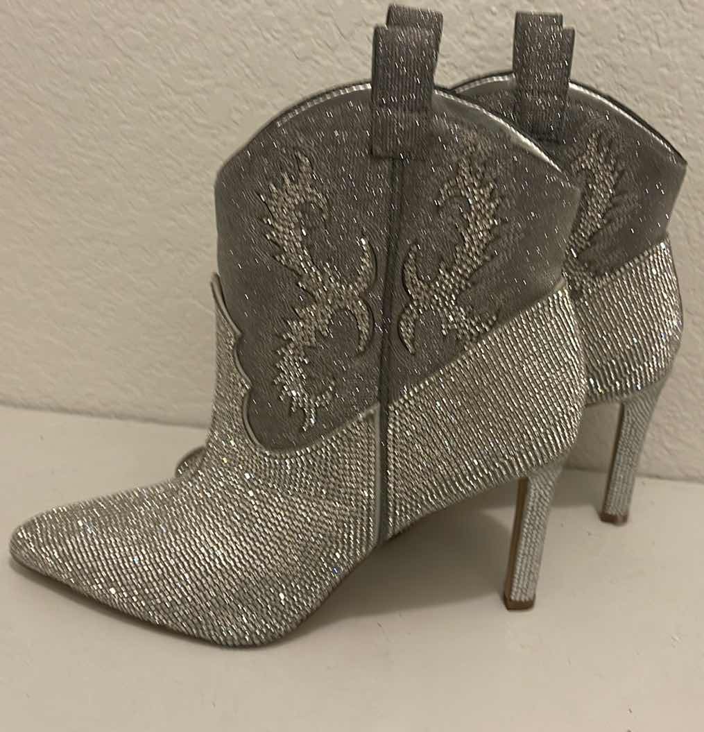 Photo 1 of GIANNI BINI ANKLE BOOTS SIZE 7