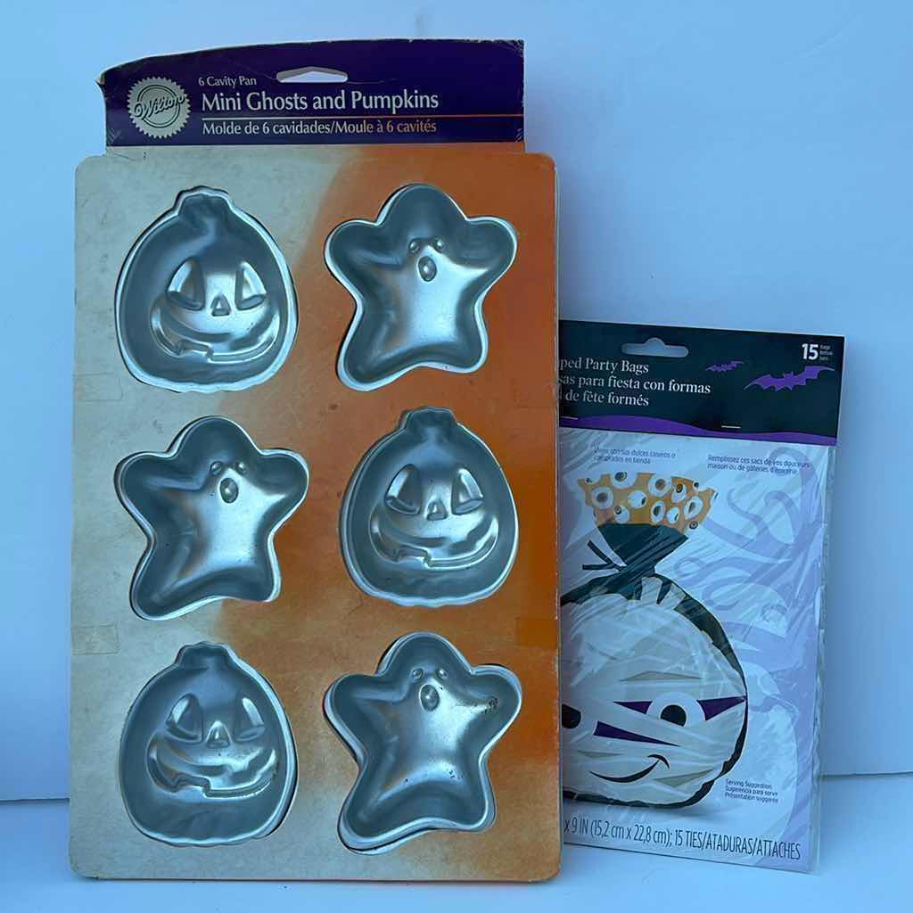 Photo 1 of NEW WILTON HALLOWEEN BAKING CAVITY PAN W/ MINI GHOSTS AND PUMPKINS & COOKIE CUTTERS