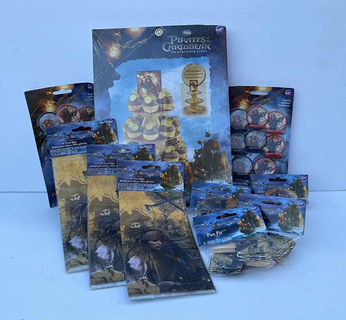 Photo 1 of NWT DISNEY PIRATES OF THE CARIBBEAN ON STRANGER TIDES PARTY COLLECTION - RETAIL PRICE $50.00