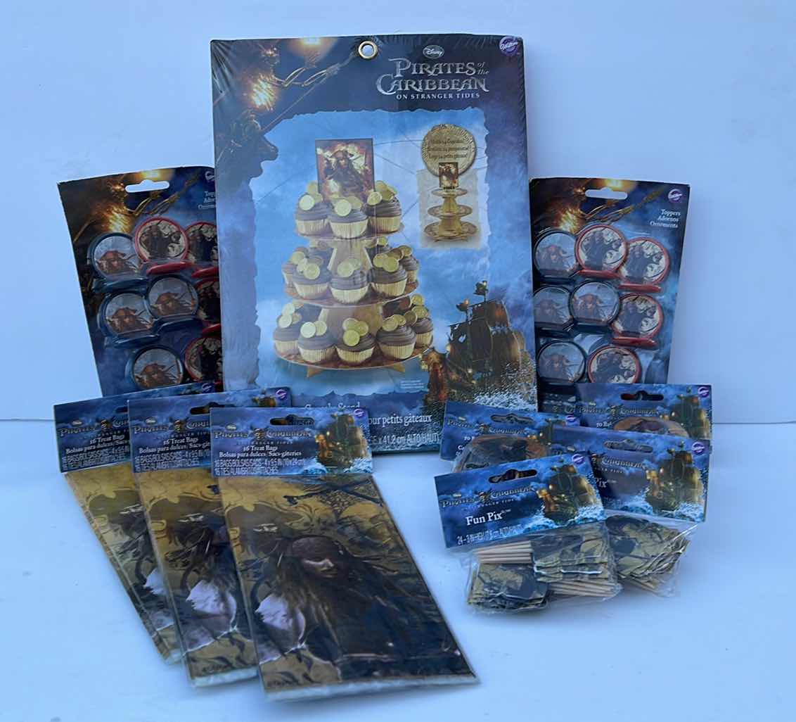 Photo 1 of NWT DISNEY PIRATES OF THE CARIBBEAN ON STRANGER TIDES PARTY COLLECTION - RETAIL VALUE $50.00