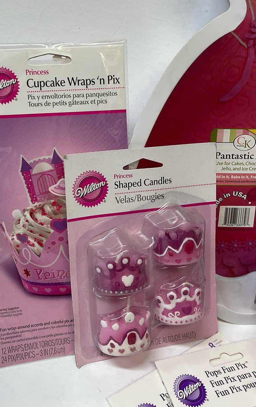 Photo 1 of NEW WILTON PRINCESS PARTY SUPPLIES W/ CK CAKE MOLD - RETAIL PRICE $ 54.00