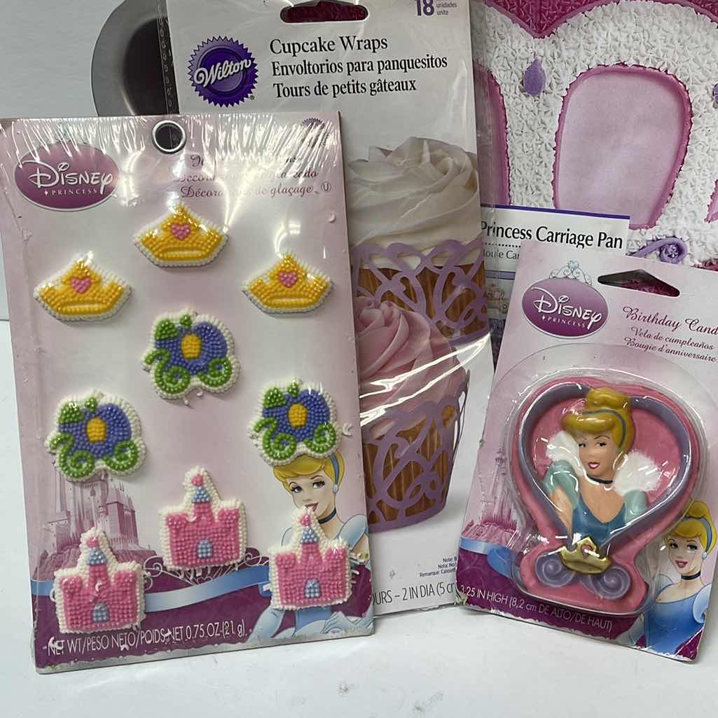 Photo 4 of NOS / NWT WILTON DISNEY PARTY SUPPLIES W/ VTG CARRIAGE CAKE MOLD - TOTAL RETAIL PRICE $ 51.00