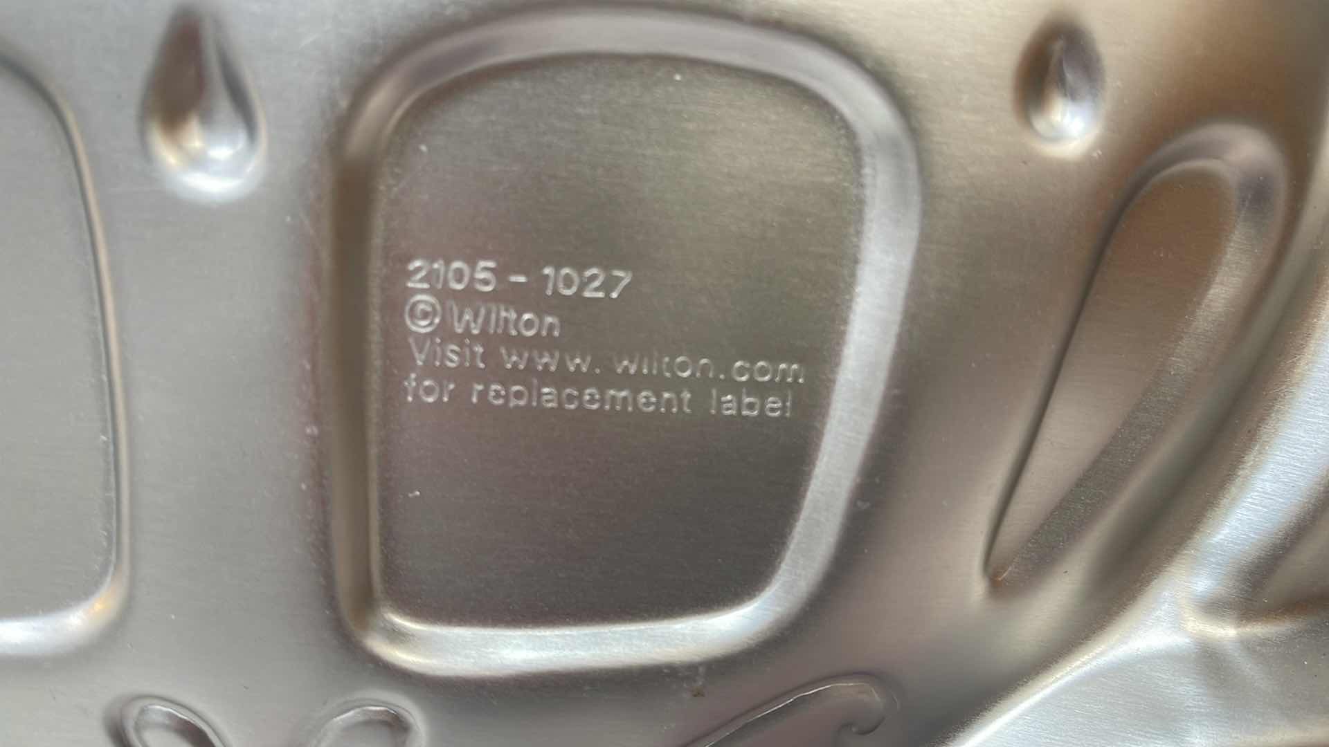 Photo 1 of NOS / NWT WILTON DISNEY PARTY SUPPLIES W/ VTG CARRIAGE CAKE MOLD - TOTAL RETAIL PRICE $ 51.00