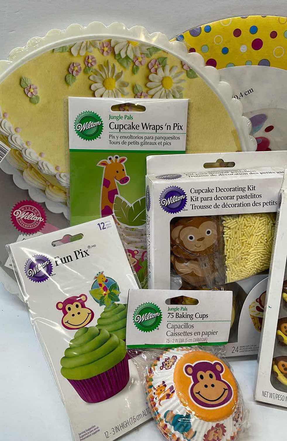 Photo 1 of NEW / NOS WILTON MONKEYS  PARTY SUPPLIES- RETAIL PRICE $ 49.99
