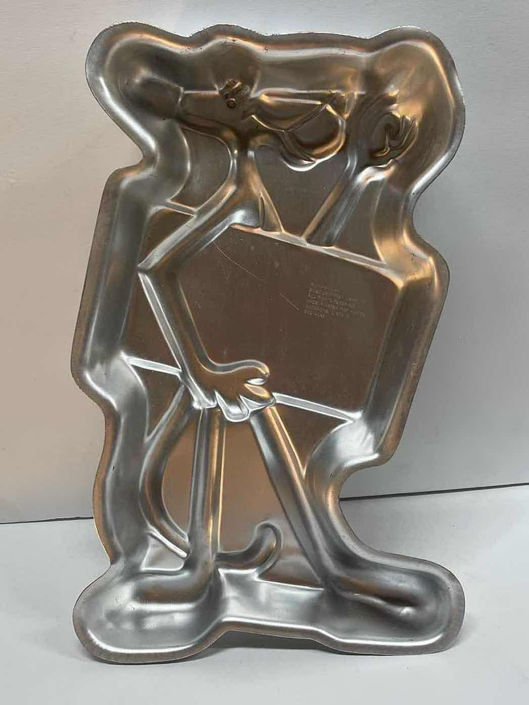 Photo 1 of VINTAGE NOS WILTON “1977 PINK PANTHER” CAKE PAN - RETAIL PRICE $22.00