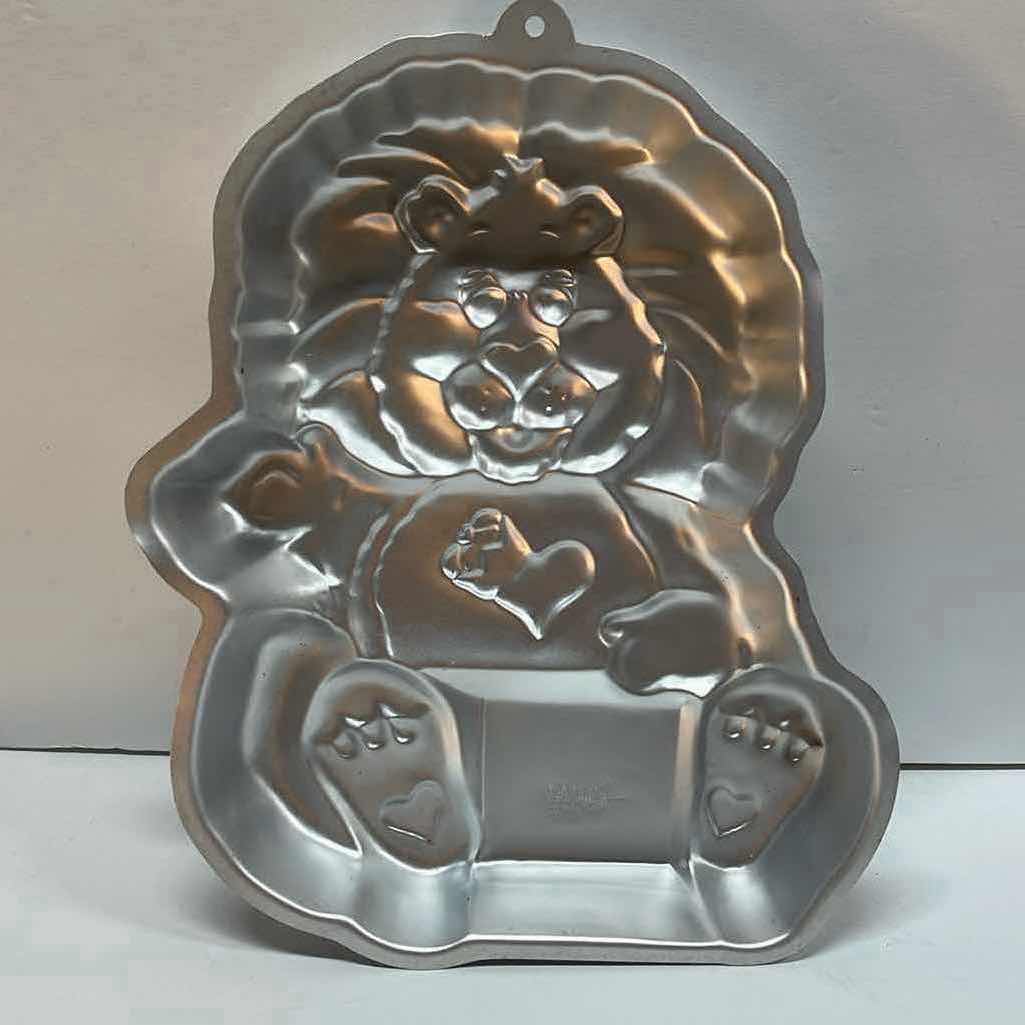 Photo 1 of NOS VINTAGE WILTON “1984 BRAVEHEART CARE BEARS” CAKE PAN - RETAIL PRICE $22.00