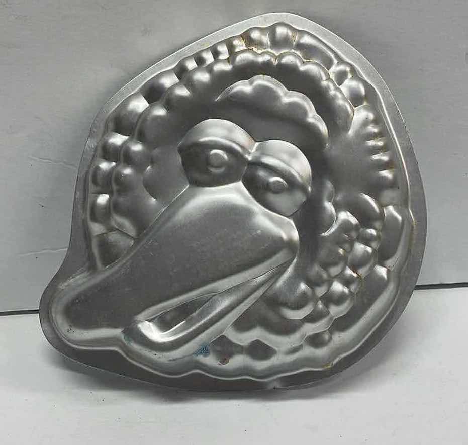 Photo 1 of NOS VINTAGE WILTON ERNIE & BIG BIRD CAKE PANS