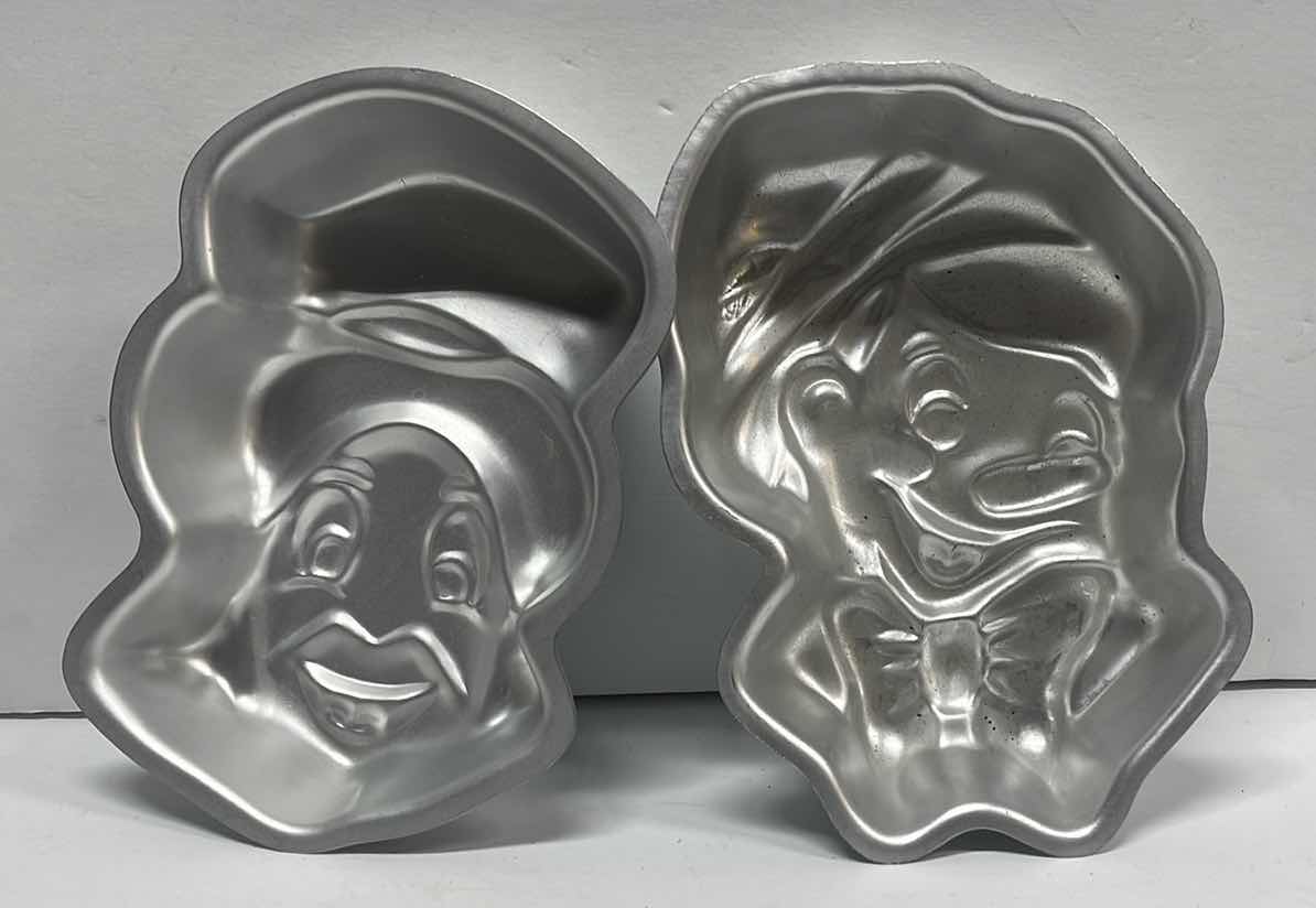 Photo 1 of NOS WILTON VINTAGE WALT DISNEY MINI CAKE PANS PINOCCHIO & GEPPETTO - RETAIL PRICE $28.00