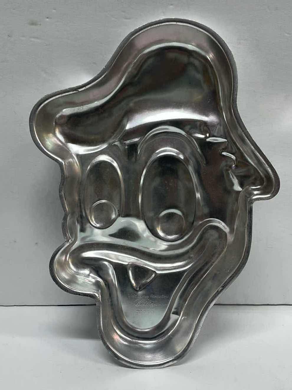 Photo 1 of NOS VINTAGE WILTON 1971 WALT DISNEY DONALD DUCK CAKE MOLD - RETAIL PRICE $31.00