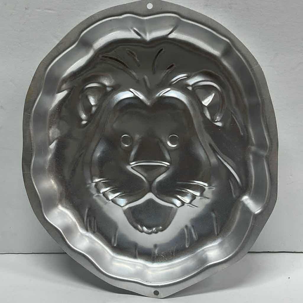 Photo 1 of NEW WILTON JUNGLE ANIMAL PARTY SUPPLIES W/ NOS VINTAGE LION CAKE PAN - TOTAL RETAIL PRICE $48.99
