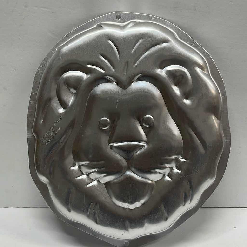 Photo 1 of NEW WILTON JUNGLE ANIMAL PARTY SUPPLIES W/ NOS VINTAGE LION CAKE PAN - TOTAL RETAIL PRICE $48.99
