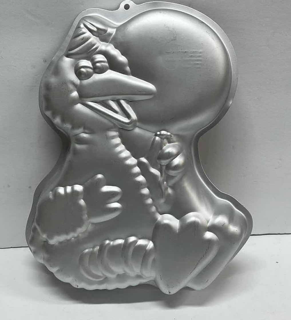 Photo 1 of NOS VINTAGE SESAME STREET PARTY SUPPLIES w/ VINTAGE 1983 BIG BIRD CAKE PAN - TOTAL RETAIL PRICE $ 46.99