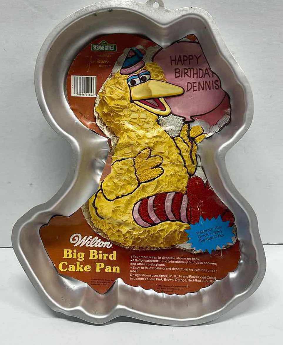 Photo 1 of NOS VINTAGE SESAME STREET PARTY SUPPLIES w/ VINTAGE 1983 BIG BIRD CAKE PAN - TOTAL RETAIL PRICE $ 46.99