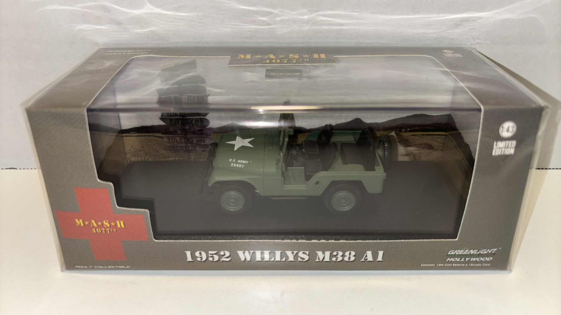 Photo 1 of NEW GREENLIGHT COLLECTIBLES HOLLYWOOD 1:43 DIE-CAST VEHICLE, “MASH 4077TH 1952 WILLYS M38 A1 JEEP” 2-PACK