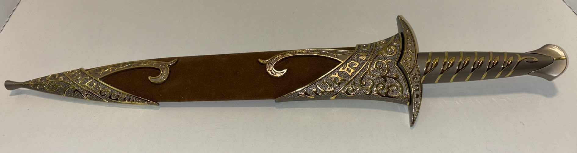 Photo 1 of NEW DIAMOND SELECT TOYS THE LORD OF THE RINGS DELUXE “FRODO” ACTION FIGURE & ACCESSORIES & NEW 20” LORD OF THE RINGS FRODO BAGGINS DART SWORD WITH BROWN VELVET SHEATH