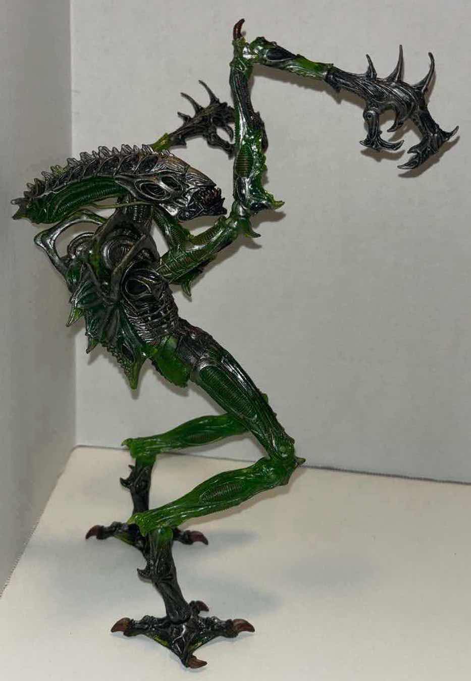 Photo 1 of NECA ALIENS 7" SCALE SERIES 10, MANTIS ALIEN ACTION FIGURE