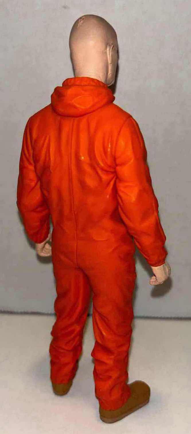 Photo 1 of MEZCO TOYZ 2013 BREAKING BAD 6” WALTER WHITE FIGURE