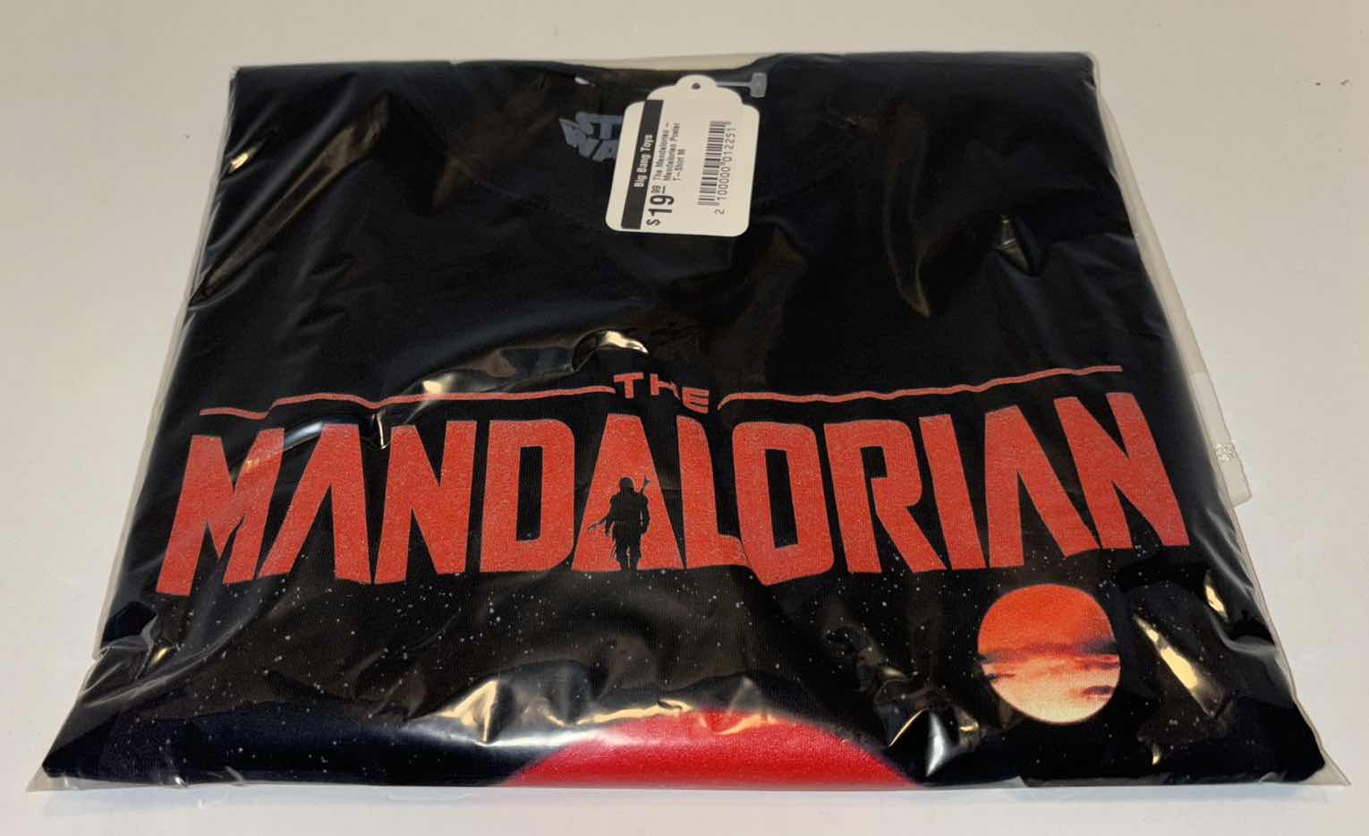 Photo 3 of NEW STAR WARS THE MANDALORIAN “MANDALORIAN POSTER” T-SHIRT (BLACK, MEDIUM)
