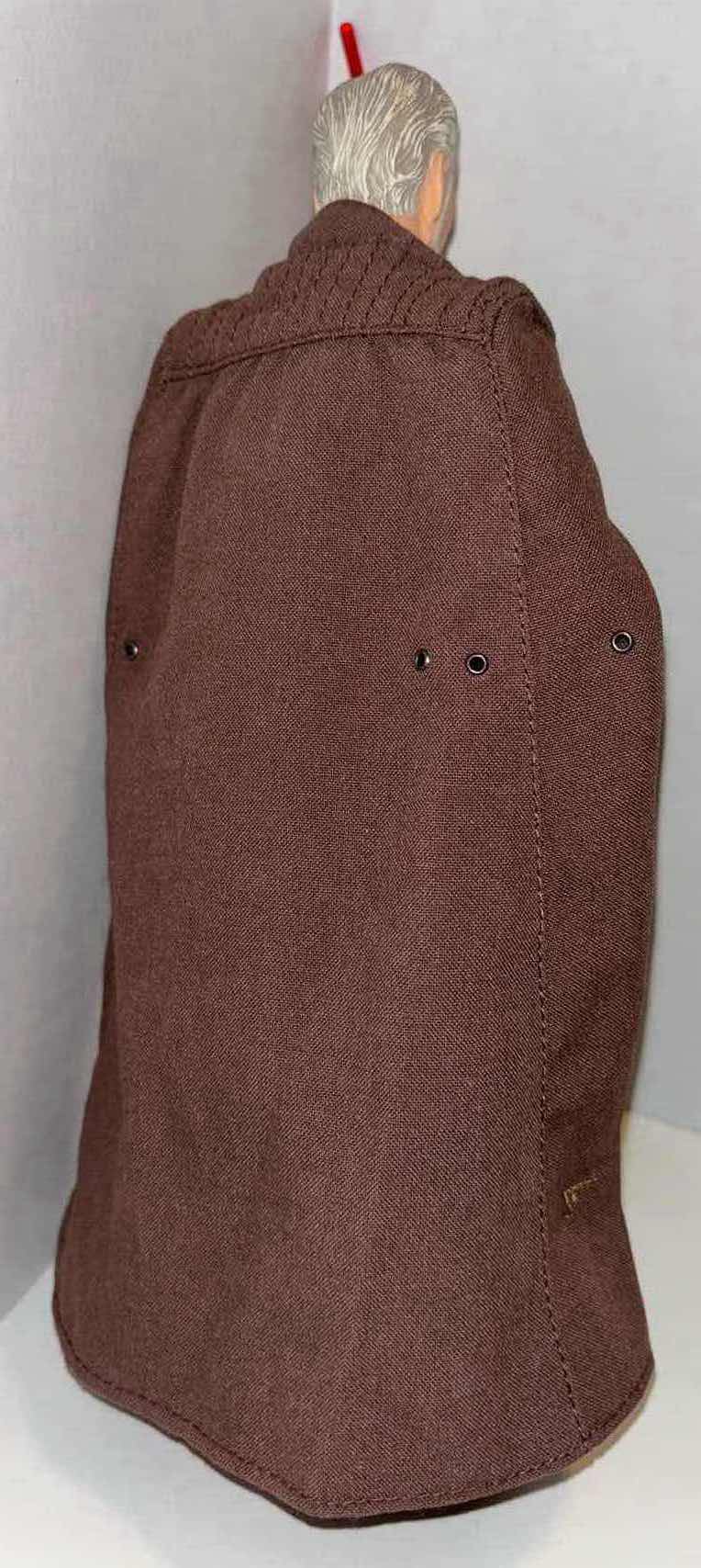 Photo 2 of HASBRO 2002 STAR WARS ATTACK OF THE CLONES 12” COUNT DOOKU FIGURE W LIGHTSABER (FULLY POSEABLE)