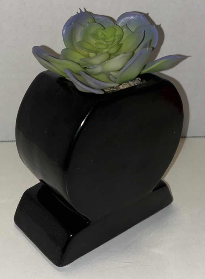 Photo 1 of NEW BATMAN CIRCLE LOGO CERAMIC PLANTER W FAUX PLANT 2.5” X 4.6” H4.75”
