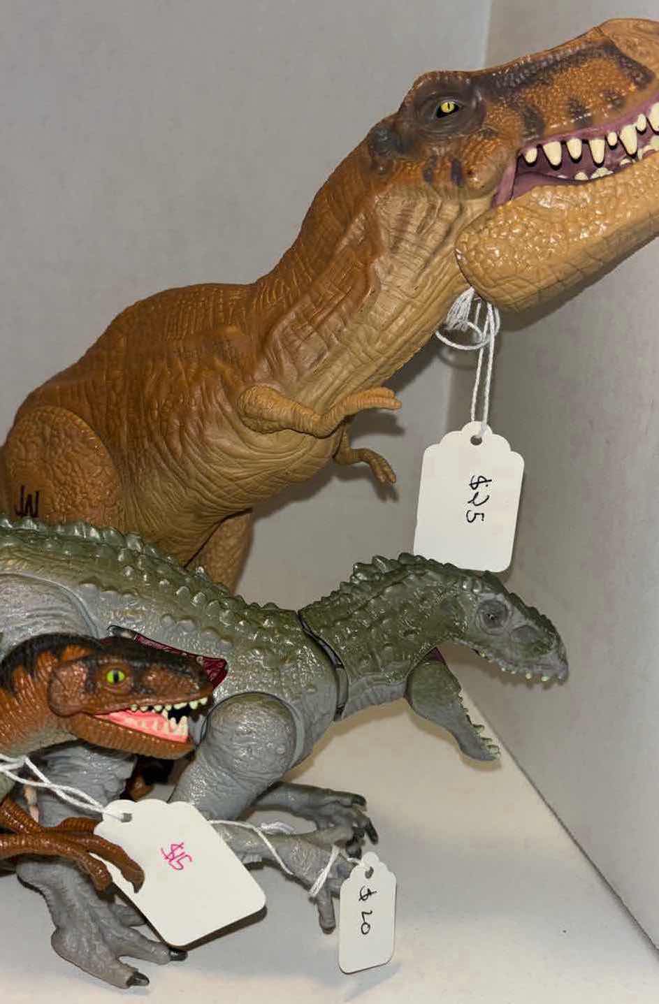 Photo 1 of HASBRO JURASSIC PARK/WORLD ACTION FIGURES (3PCS 2015 JURASSIC WORLD CHOMPING JAWS T-REX, 2015 BATTLE DAMAGE WOUND INDOMINUS REX & VINTAGE 1993 VELOCIRAPTOR)