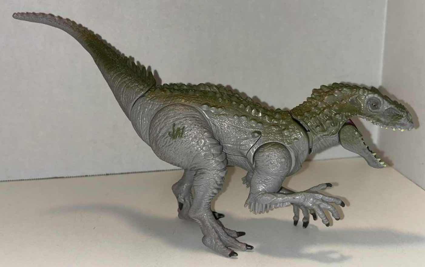 Photo 1 of HASBRO JURASSIC PARK/WORLD ACTION FIGURES (3PCS 2015 JURASSIC WORLD CHOMPING JAWS T-REX, 2015 BATTLE DAMAGE WOUND INDOMINUS REX & VINTAGE 1993 VELOCIRAPTOR)