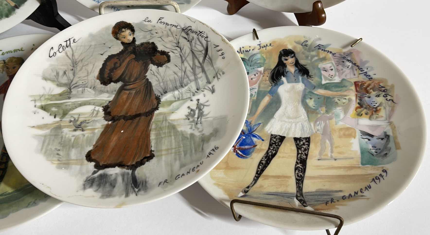 Photo 1 of VINTAGE COLLECTOR PLATES - LIKE NEW 