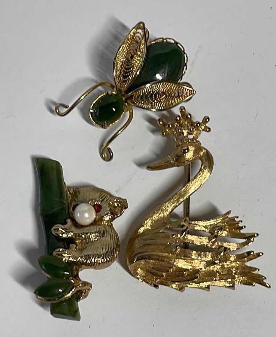 Photo 1 of VINTAGE GOLD TONE COSTUME JEWELRY
