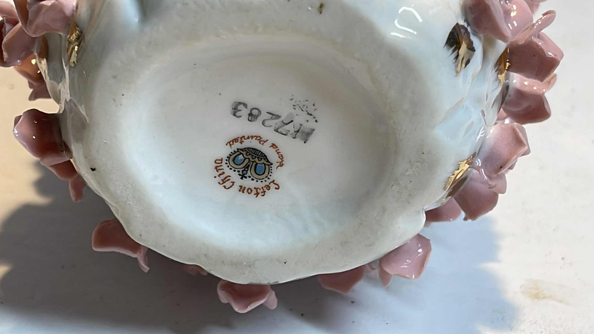 Photo 1 of LEFTON MID CENTURY 1950’s PINEAPPLE FLOWER VASE WITH BLUSH PINK ROSES