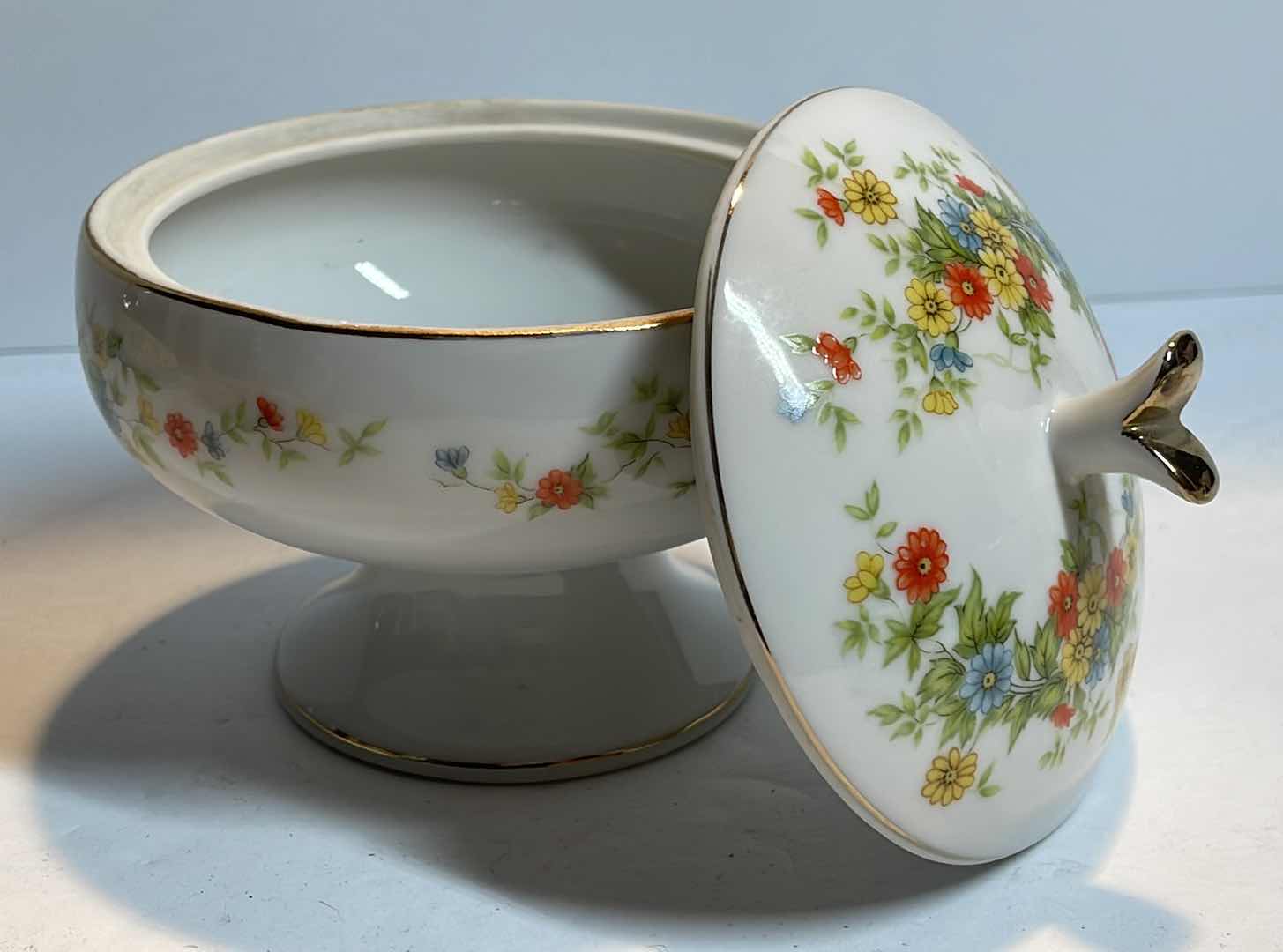 Photo 1 of VINTAGE LEFTON TRINKET/ JEWELRY LIDDED BOXES