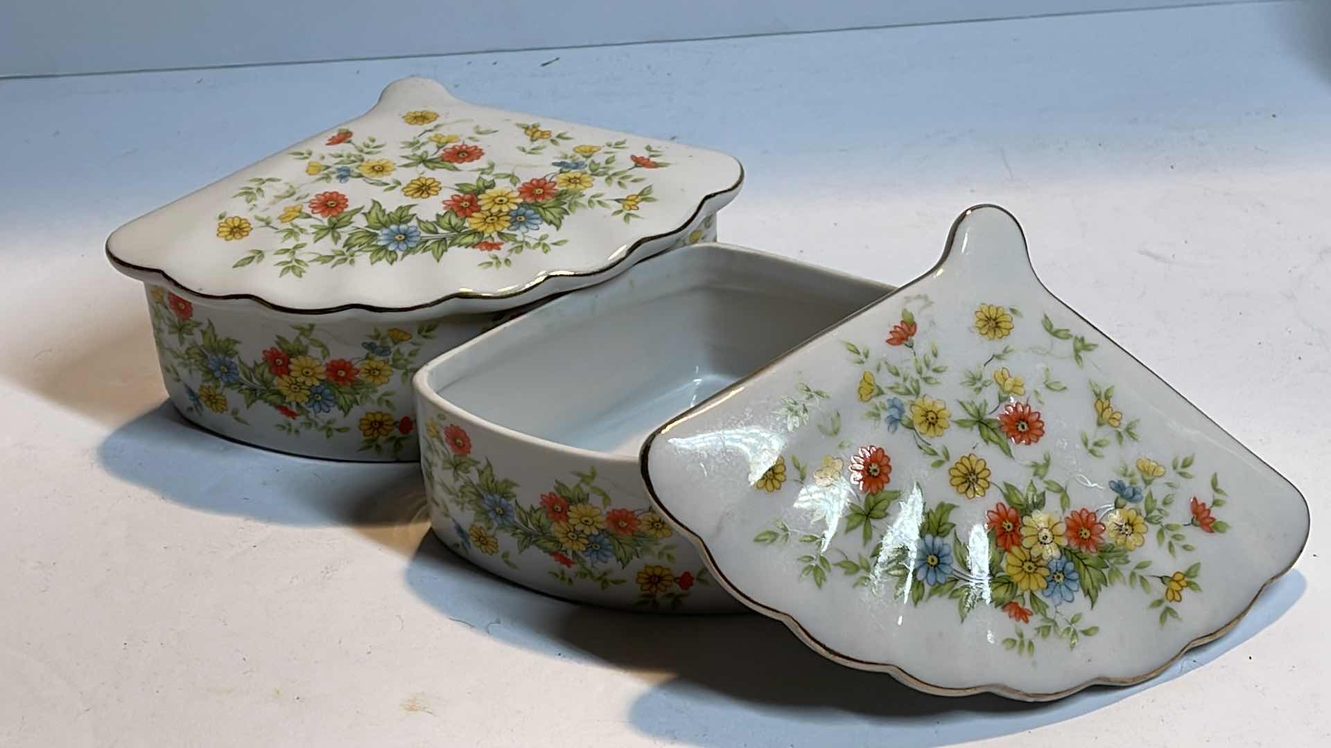 Photo 1 of VINTAGE LEFTON TRINKET/ JEWELRY LIDDED BOXES