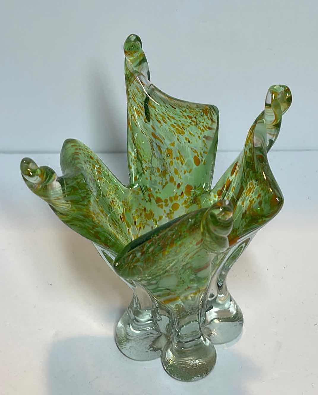 Photo 2 of VINTAGE HANDKERCHIEF ART GLASS VASE