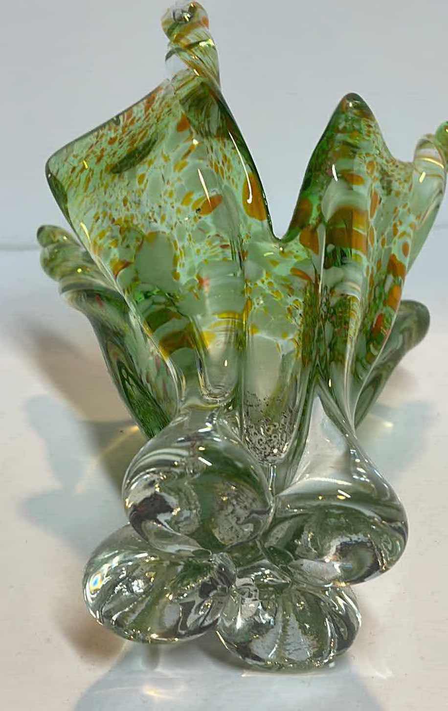 Photo 3 of VINTAGE HANDKERCHIEF ART GLASS VASE