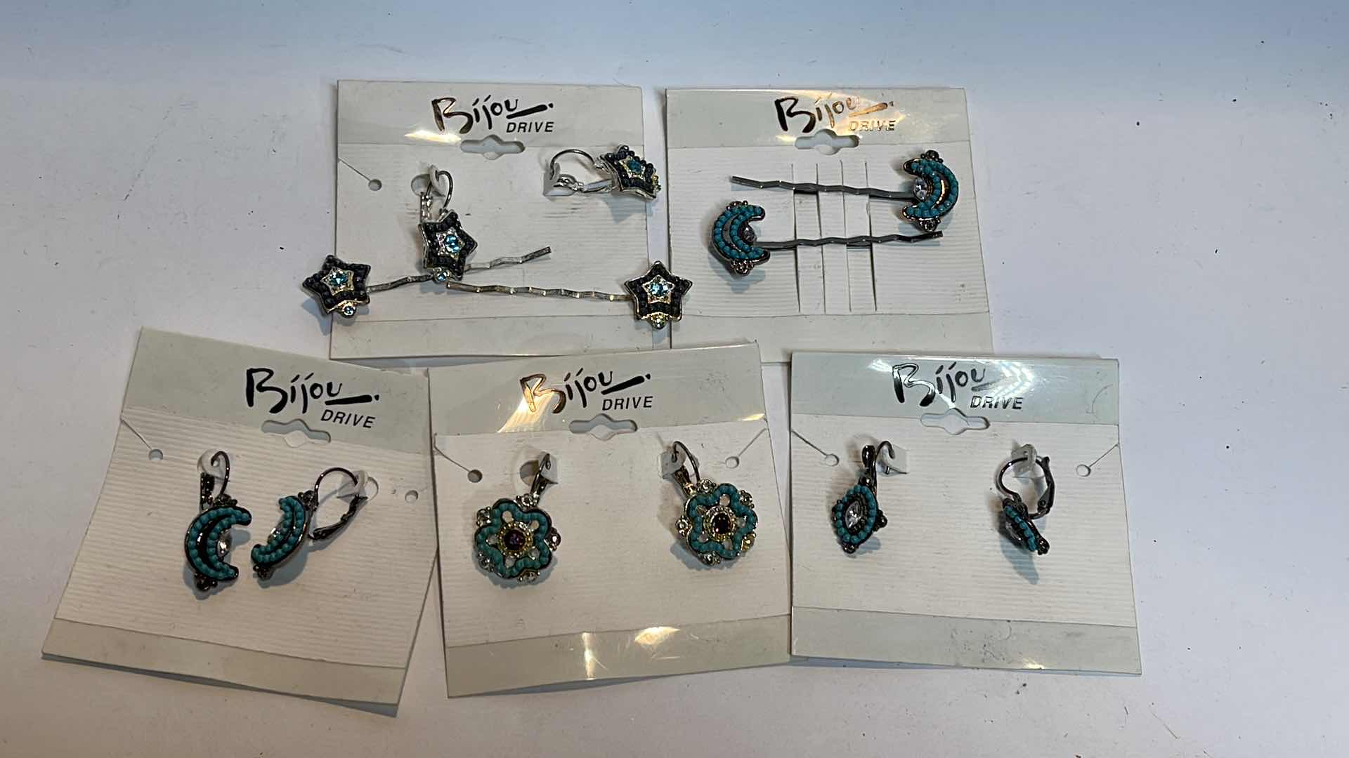 Photo 1 of VINTAGE COSTUME JEWELRY