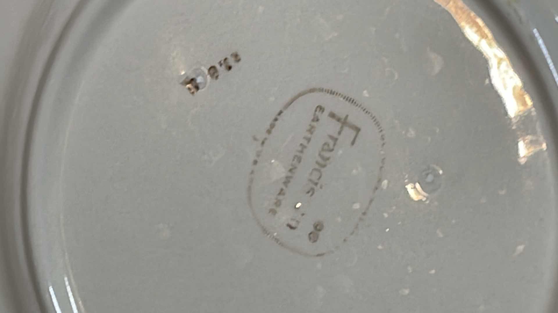 Photo 1 of VINTAGE FRANCISCAN EARTHWARE APPLE COLLECTION - 4 DINNER PLATES - 2 LUNCH PLATES MORE OF THIS COLLECTION IN AUCTION