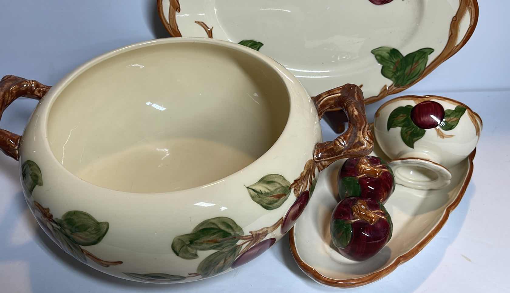 Photo 1 of VINTAGE FRANCISCAN EARTHWARE APPLE COLLECTION SERVING DISHES AND SALT & PEPPER - MORE OF THIS COLLECTION IN AUCTION