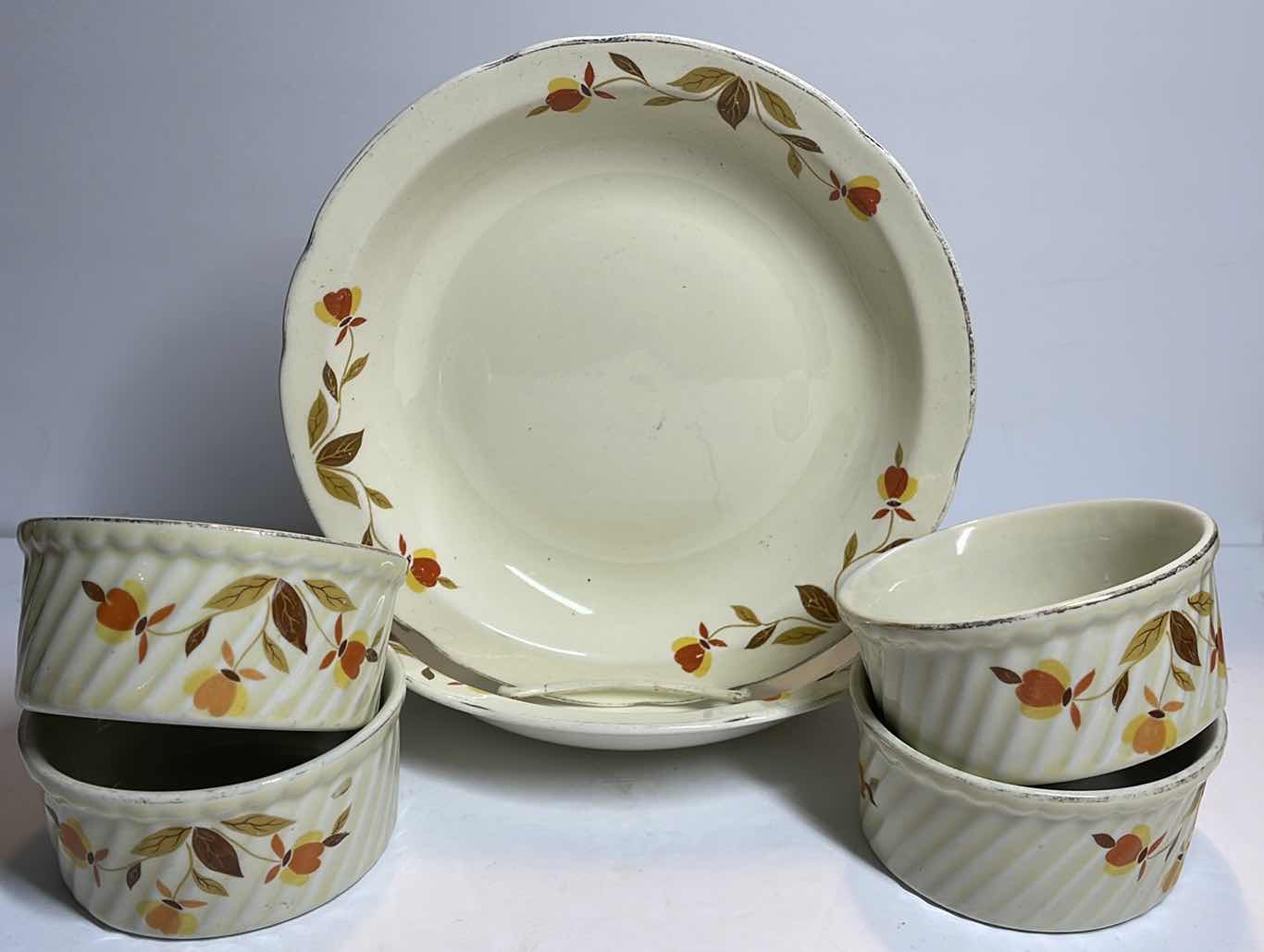 Photo 1 of SUPERIOR HALL QUALITY AUTUMN LEAF PATTERN - 2 BOWLS - 2 DESERT BOWLS & 4 CUSTARD DISHES