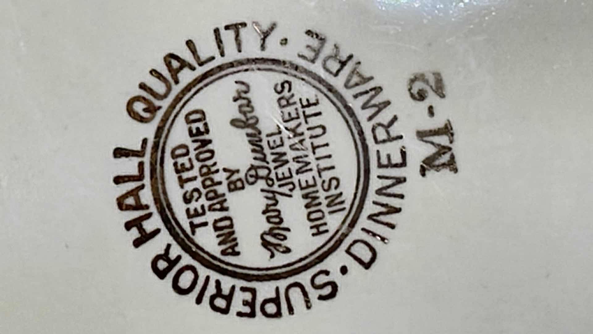 Photo 1 of SUPERIOR HALL QUALITY AUTUMN LEAF PATTERN- 2 SERVING BOWLS -1 PLATER AND SALT SHAKER 
MORE OF THIS COLLECTION IN AUCTION