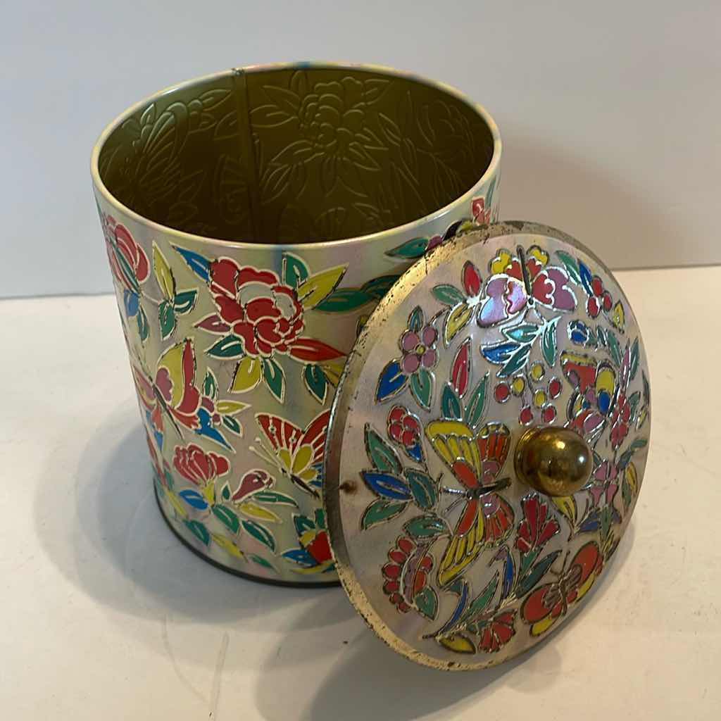 Photo 1 of 2- SMALL IRISH FIGURINES & FLORAL CONTAINER W LID