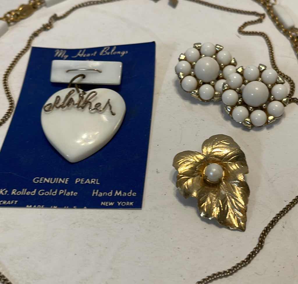 Photo 3 of COSTUME JEWELRY