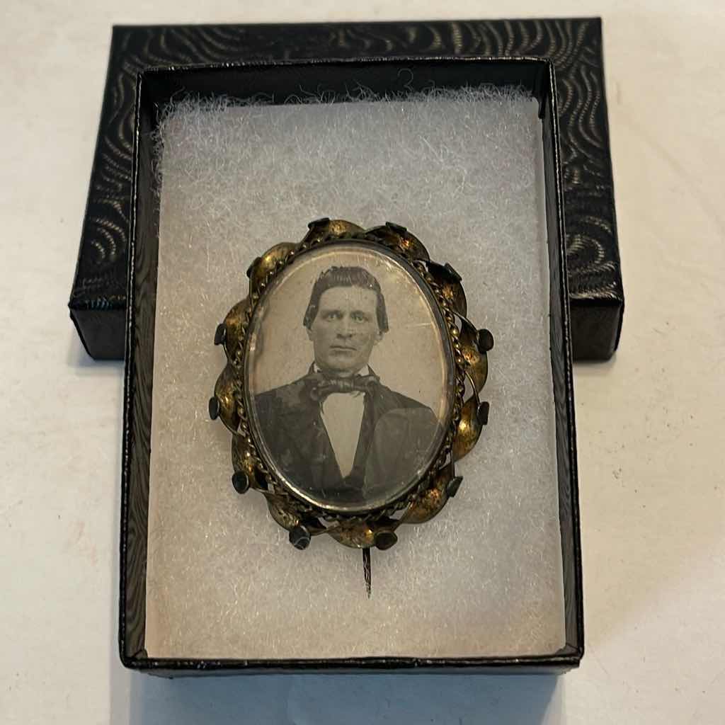 Photo 1 of ANTIQUE PIN