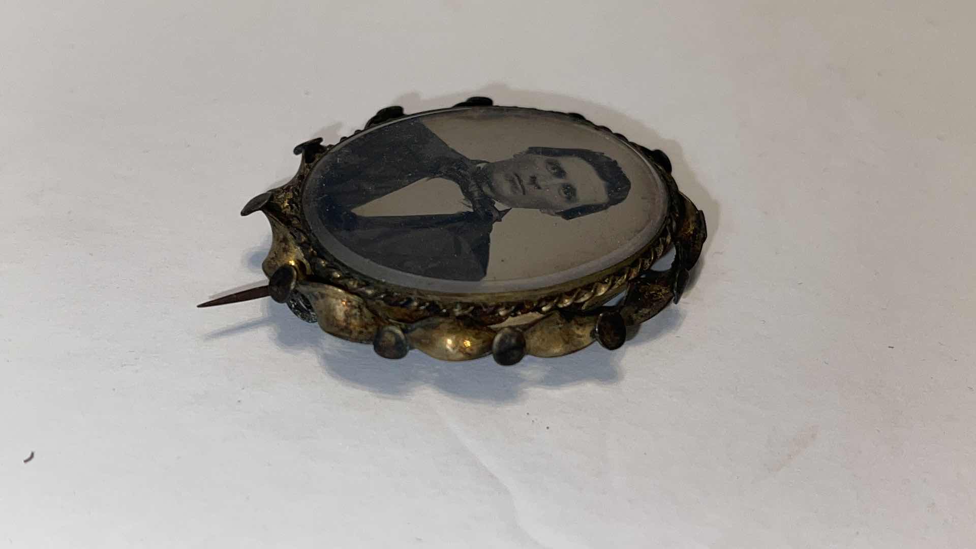 Photo 1 of ANTIQUE PIN