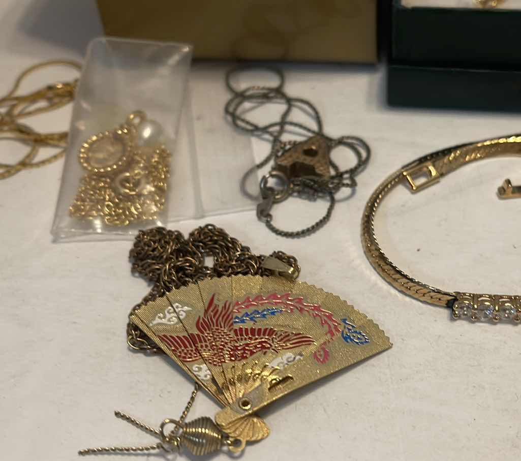 Photo 1 of VINTAGE & UNIQUE LADIES COSTUME JEWELRY