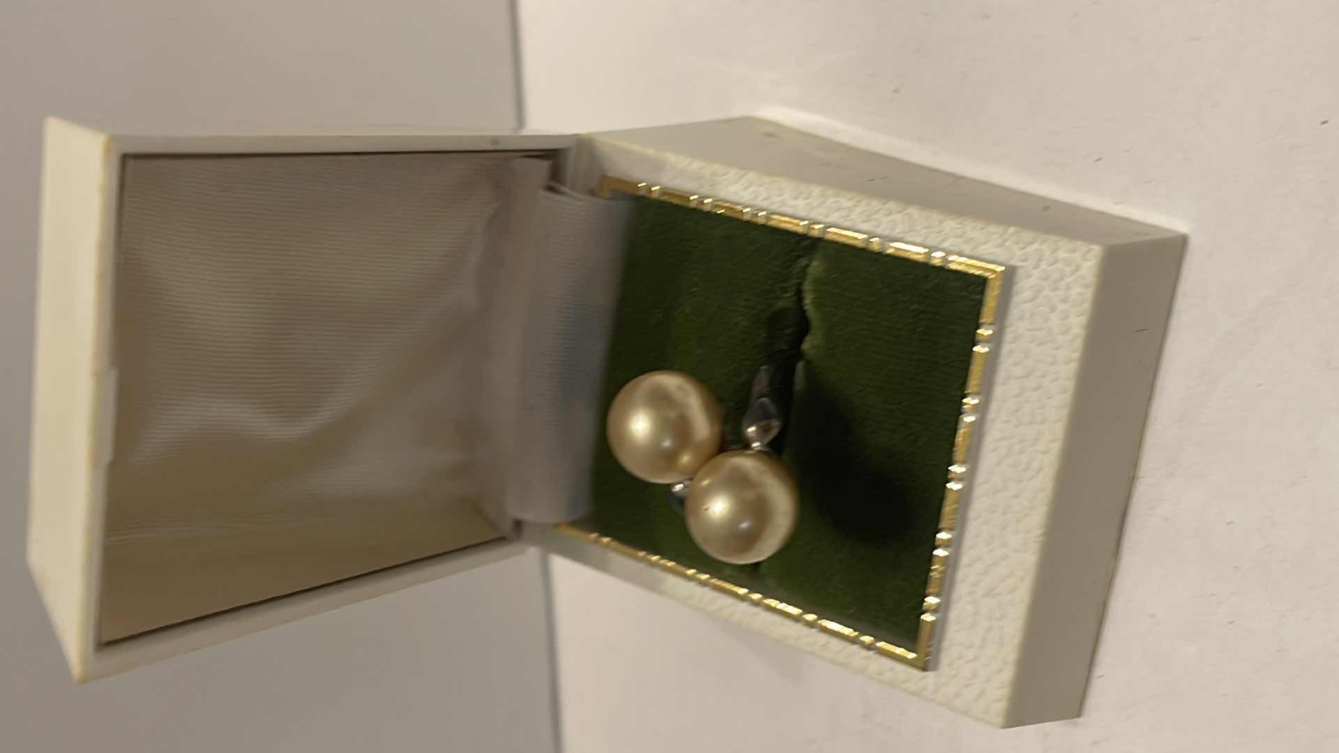 Photo 1 of VINTAGE JEWELRY