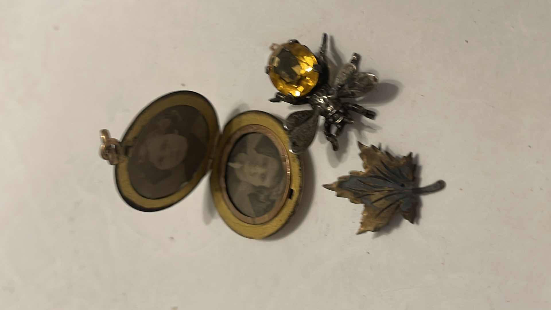 Photo 2 of VINTAGE JEWELRY LOCKETS & PINS